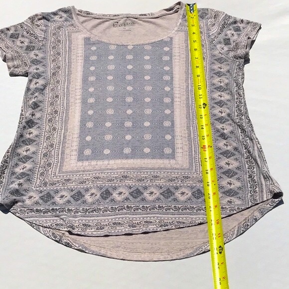 Lucky 🍀 Brand Scoop Neck Short Sleeve Blue/Gray/Tan PrintT Shirt Size Medium - Picture 13 of 14